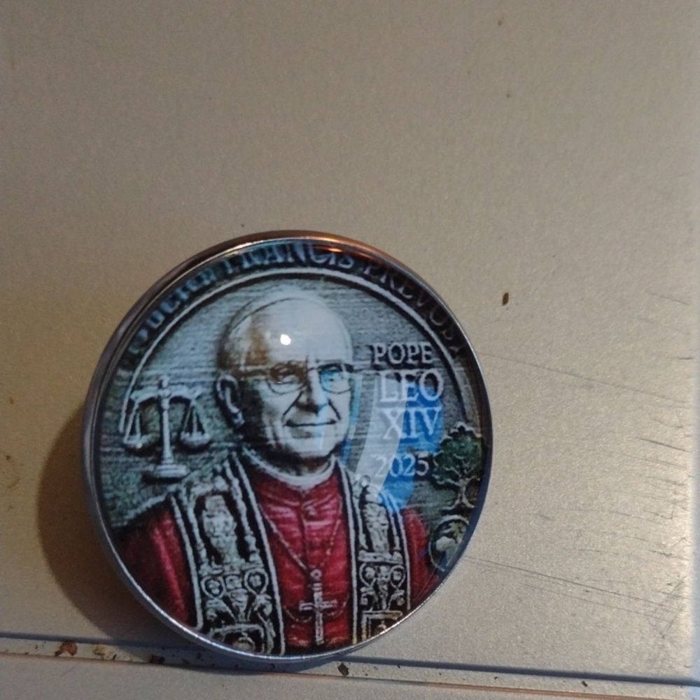2D Designed 2025 Pope Leo XIV Metal Back Mirrored Front Pins(5)